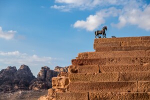 Pielgrzymka do Jordanii i Ziemi Świętej Petra koń Pixabay License