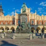 Pomnik Adama Mickiewicza w Krakowie Wycieczka do Energylandii. Pixabay License